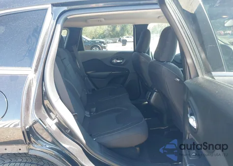 2016 Jeep Cherokee Latitude z USA, uszkodzony, nr VIN 1C4PJMCB1GW147726